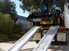 SUREWELD 4.8T LOADING RAMPS 7/4833R RUBBER SERIES - picture0' - Click to enlarge