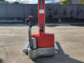 Forklift Raymond Toyota Walkie Stacker - picture2' - Click to enlarge