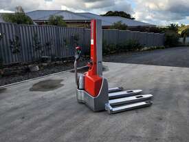 Forklift Raymond Toyota Walkie Stacker - picture1' - Click to enlarge