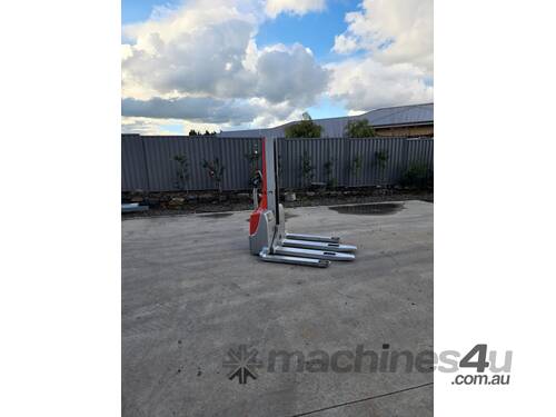 Forklift Raymond Toyota Walkie Stacker