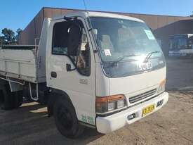 Isuzu NPR200S - picture0' - Click to enlarge