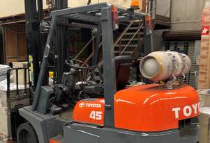 COMPACT TOYOTA 4.5 TON FORKLIFT COMPACT TOYOTA 4.5 TON FORKLIFT