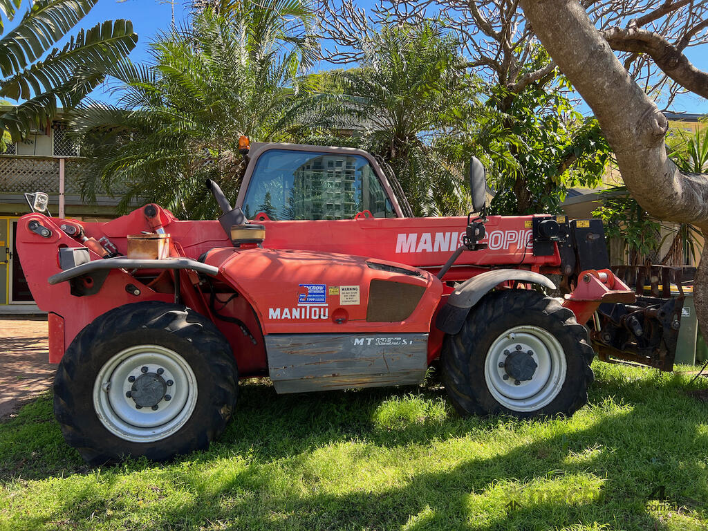 Used 2011 manitou Telehandler Manitou Telehandler very low hours Telehandler in , Listed on