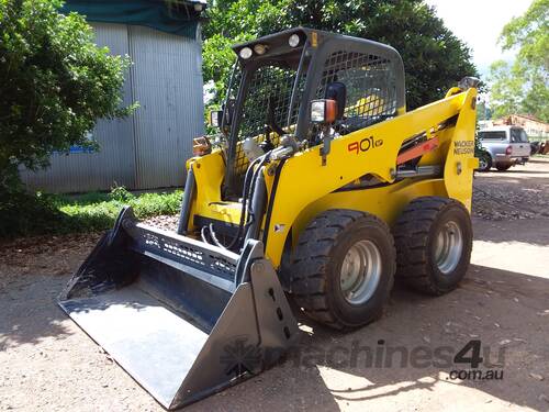 Wheeled skid steer