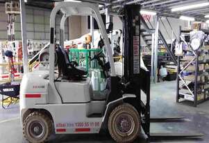 Used Forklift 2.5t Gas with Container Mast