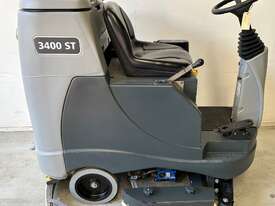 Nilfisk Advance Advenger 3400ST rider scrubber/dryer - picture1' - Click to enlarge