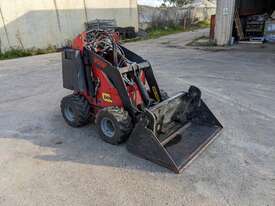 2004 DINGO 950P MINI LOADER - picture0' - Click to enlarge