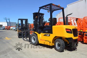 UN Forklift 5T Mini Diesel with increased safety and enhanced cooling systems!
