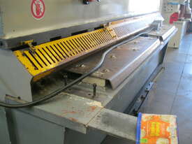 Used MM 3200mm x 6mm Hydraulic Guillotine with Power Backgauge - picture2' - Click to enlarge