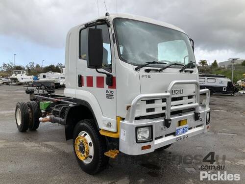 2009 Isuzu FTS 800 Cab Chassis Extended Cab