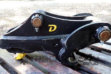 Case 590ST Backhoe (44.45/50mm pin) Doherty Hydraulic Quick Hitch Coupling   Case 590ST Backhoe (44.45/50mm pin) Doherty Hydraulic Quick Hitch Coupling