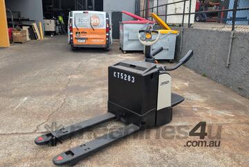 CROWN WT3040-20-1150 2T Ride-On Pallet Mover