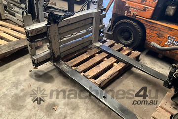 Cascade Class 2 Forklift Clamp