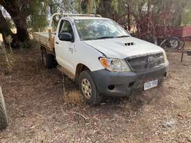 Toyota Hilux Sr TrayTop 4WD -3.0 Lt Diesel Ute  - picture0' - Click to enlarge