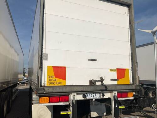 2006 Maxitrans ST2 Tandem Axle Refrigerated Pantech