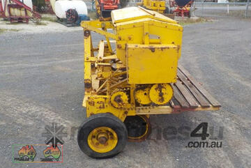 (7558) Connor Shea 10 run Disc Seeder (Carisbrook, VIC)