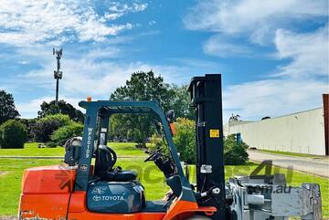 2010 TOYOTA 5.5T 7FGCU55 COMPACT LPG FORKLIFT