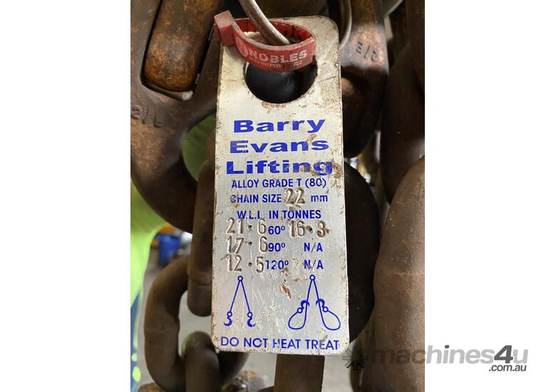 caption LOT #32 Lifting chains