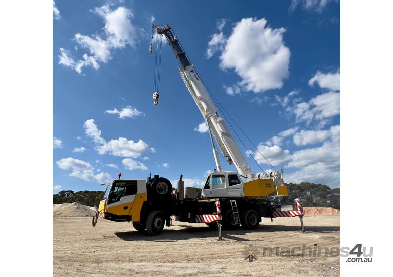 caption Grove GT-300E Truck Crane