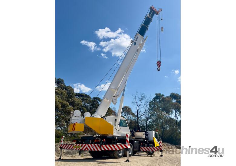 caption Grove GT-300E Truck Crane