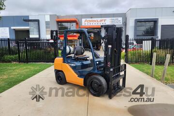 Toyota Forklift 3T Container Mast