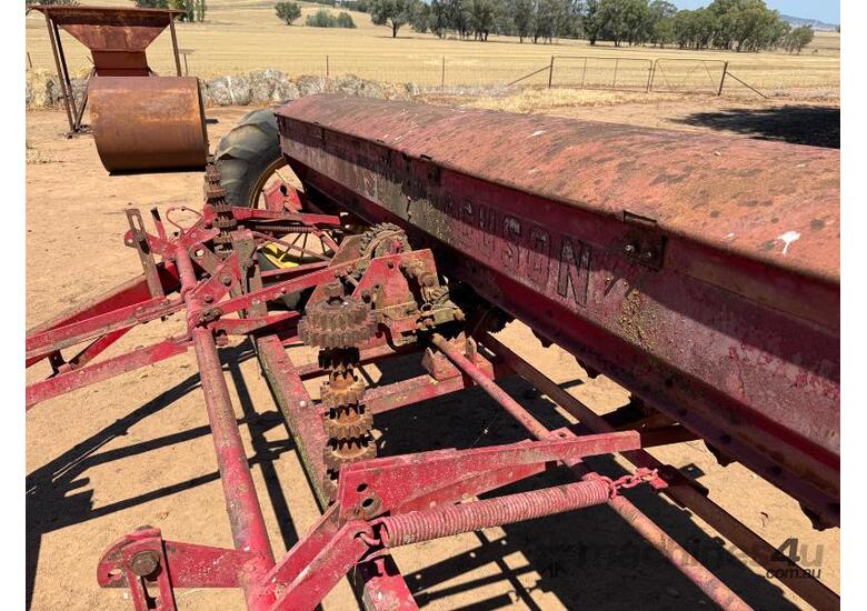 caption Massey Ferguson Sunshine 500 Combine