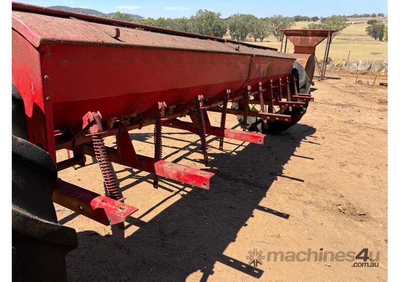 caption Massey Ferguson Sunshine 500 Combine