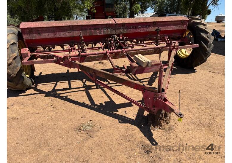 caption Massey Ferguson Sunshine 500 Combine