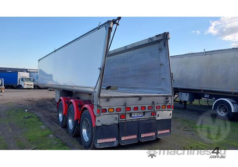 caption Albury Transport Lyonhaul STD