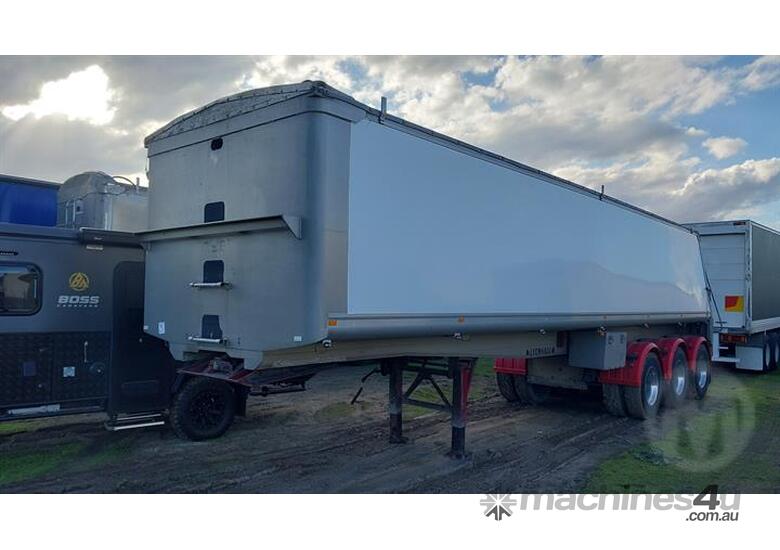caption Albury Transport Lyonhaul STD