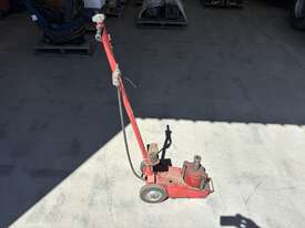 1 x Pneumatic Truck Jack - picture0' - Click to enlarge