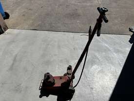 1 x Pneumatic Truck Jack - picture2' - Click to enlarge