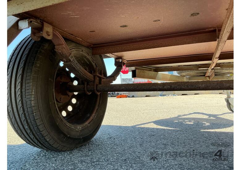 caption 2008 Loadstar Trailers Box Top Enclosed Box Trailer