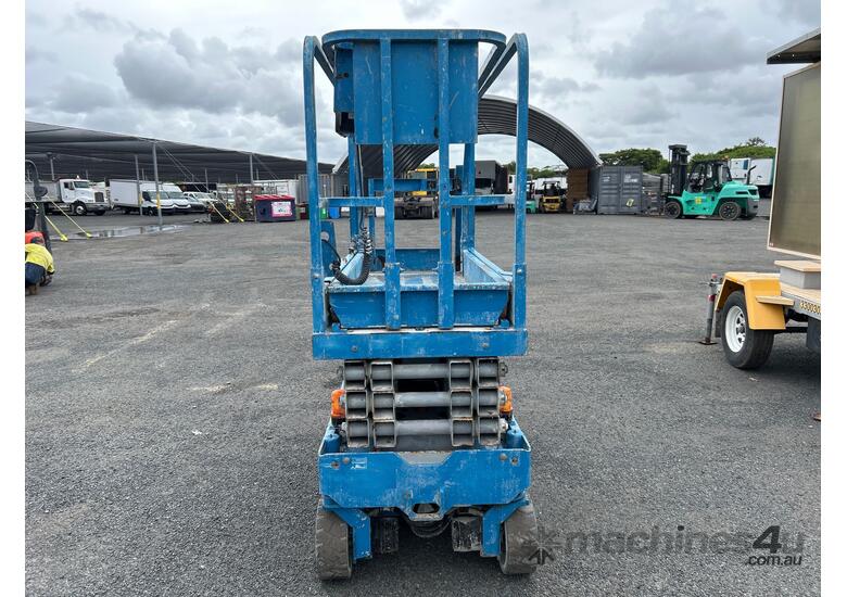 caption 2010 Genie GS-1932 Scissor Lift (Electric)