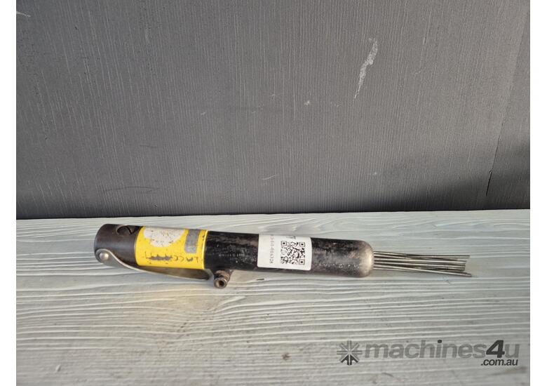 caption Needle Scaler