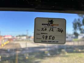 Komatsu WB97R-2 Backhoe - picture2' - Click to enlarge