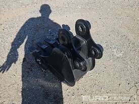 Unused Trench Bucket 295mm, Ears 35mm, Centers 200mm, Pins 40mm  - picture1' - Click to enlarge