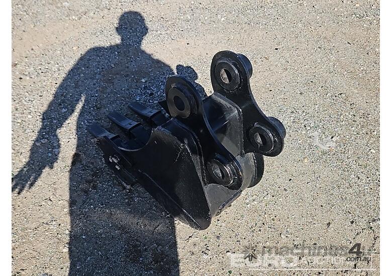 caption Unused Trench Bucket 295mm, Ears 35mm, Centers 200mm, Pins 40mm
