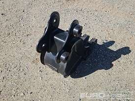Unused Trench Bucket 295mm, Ears 35mm, Centers 200mm, Pins 40mm  - picture2' - Click to enlarge