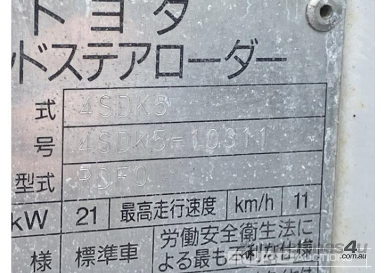 caption 2003 Toyota 4SDK5