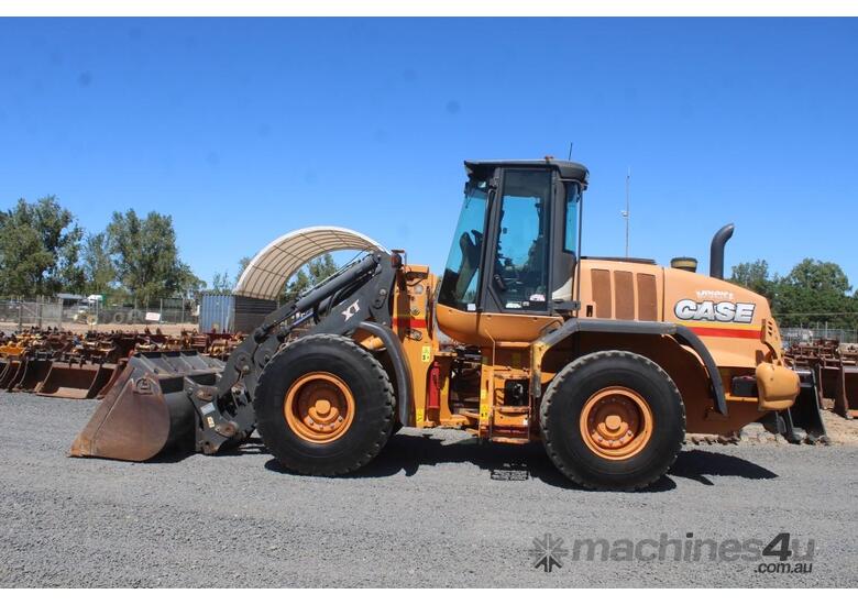 caption 2011 CASE 621e