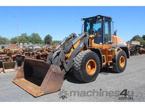 caption 2011 CASE 621e