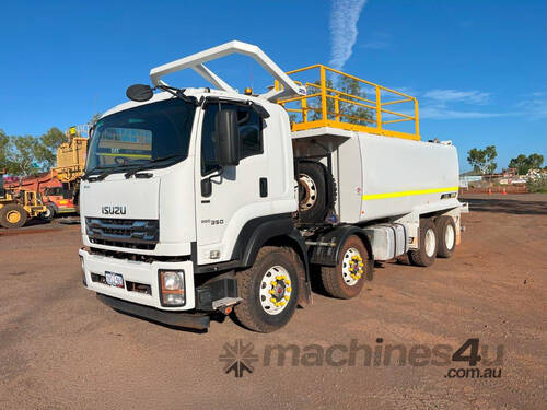 Isuzu 8x4 Water Truck