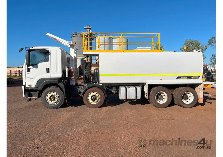 Isuzu 8x4 Water Truck