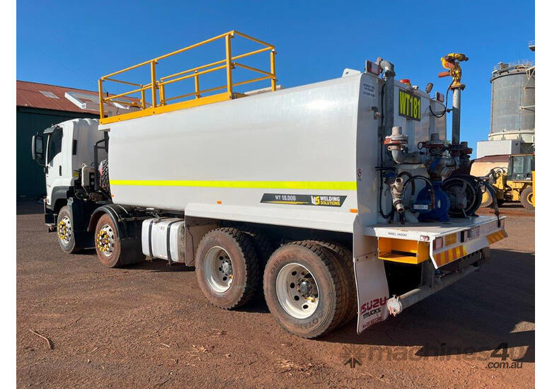 Isuzu 8x4 Water Truck