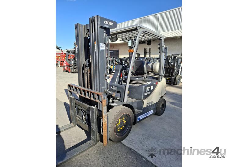 caption Wollongong Forklift: 2017 Crown 3T, LPG, 3-Stage Container Mast, 4.7m Lift!