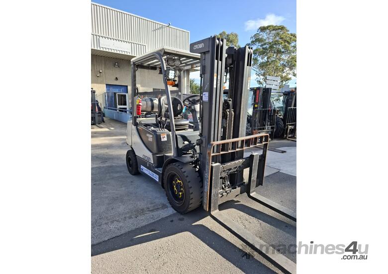 caption Wollongong Forklift: 2017 Crown 3T, LPG, 3-Stage Container Mast, 4.7m Lift!