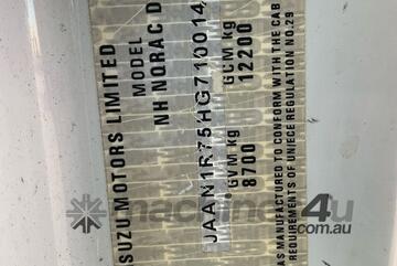 2017 Isuzu NQR 87-190 Table Top