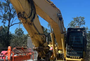 2011 Komatsu PC200-8 Excavator, Tilt Hitch, E.M.U.S MS1097