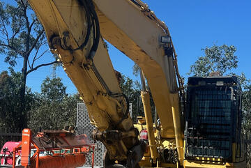 2011 Komatsu PC200-8 Excavator, Tilt Hitch, E.M.U.S MS1097